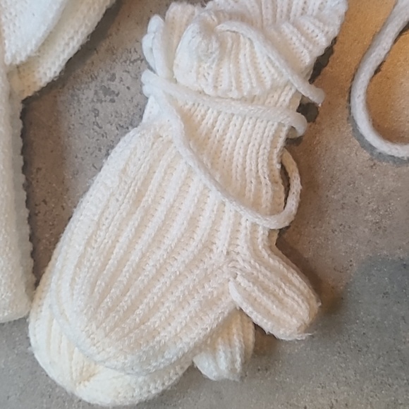 Vintage Baby Toque and Mittens Set - Picture 2 of 5